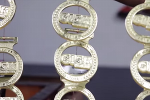 Así se hacen las medallas para las carreras Gatorade