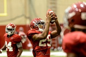 Deportistas colegiales podrían percibir dinero en EU