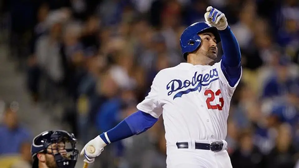 Titán González luce y hace historia en la MLB