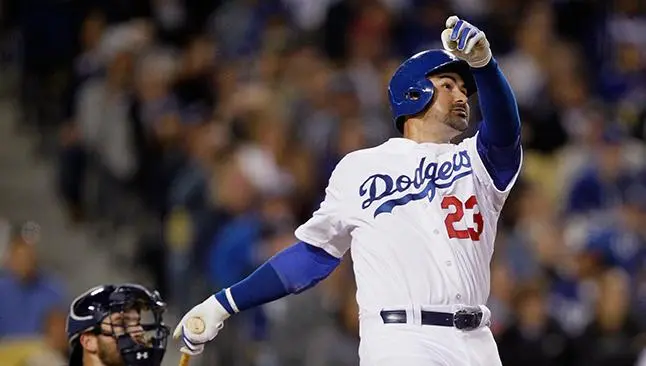 Titán González luce y hace historia en la MLB