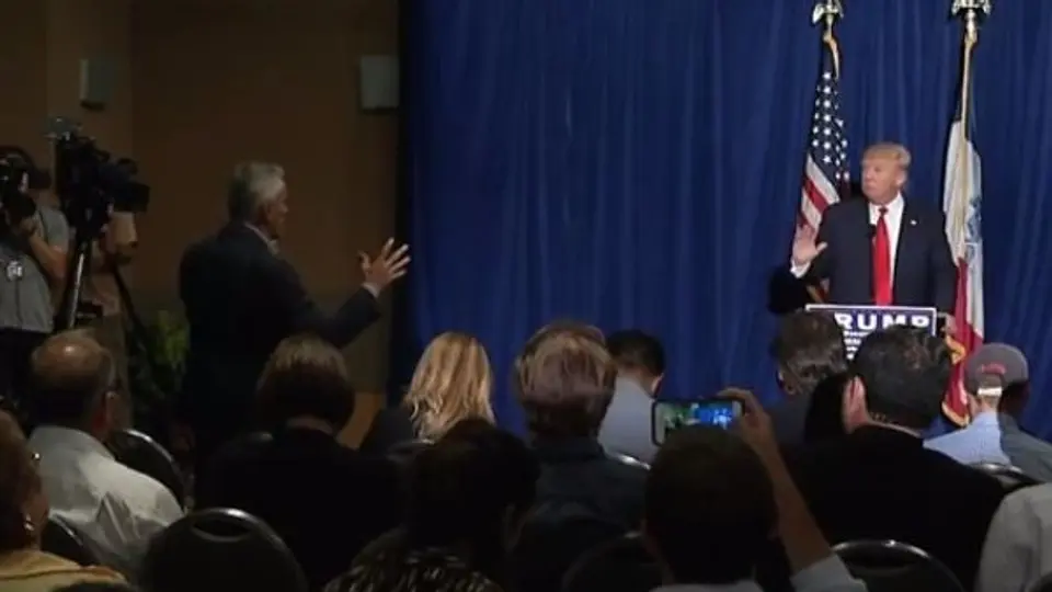 'Expulsan' a Jorge Ramos de conferencia de Donald Trump