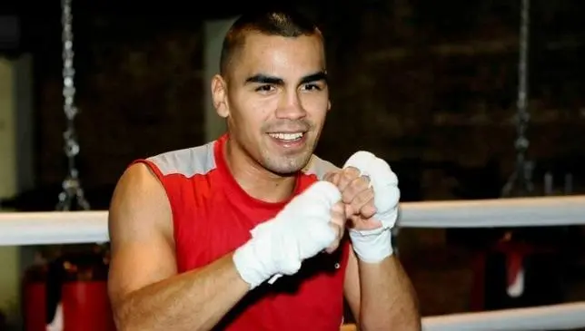 Carlos Molina pierde título Superwelter contra Bundrage