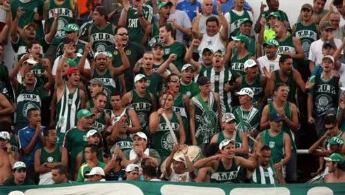 Aficionados apedrean autobús del Palmeiras