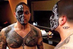 Rey Mysterio se quita la máscara para promocionar Terminator