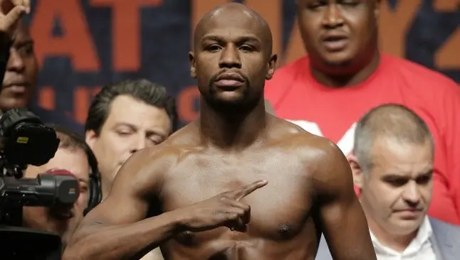 Mayweather, abucheado en ceremonia de pesaje