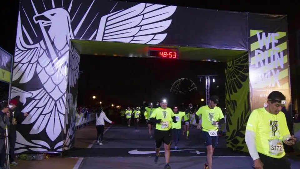 Monterrey disfruta carrera nocturna Nike We Run