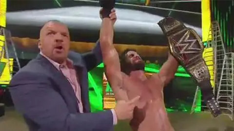 Rollins retiene el campeonato en Money in the Bank