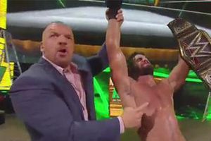 Rollins retiene el campeonato en Money in the Bank