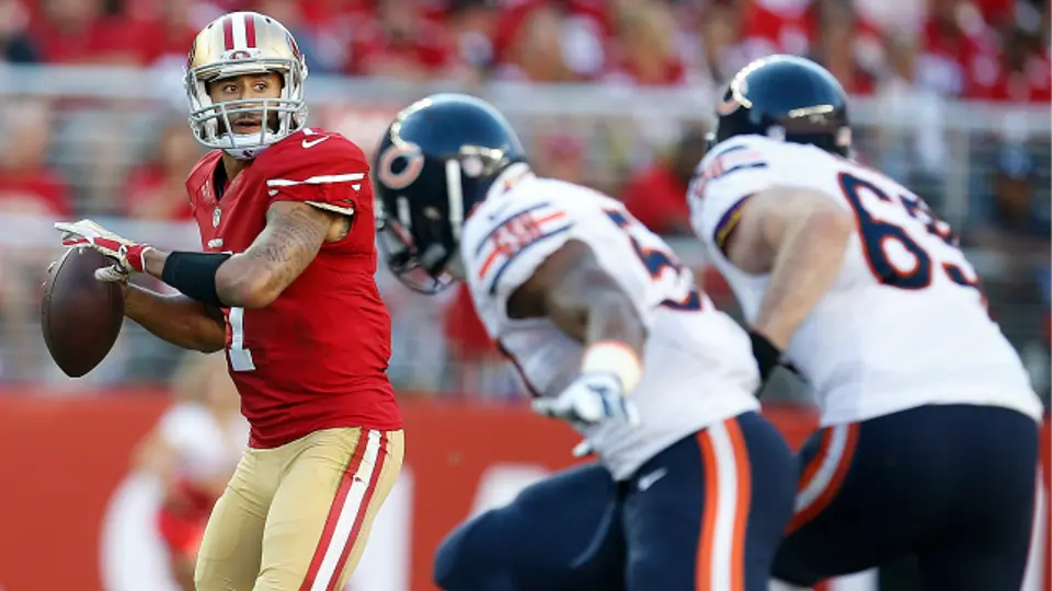 Colin Kaepernick regala partido a Chicago
