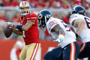 Colin Kaepernick regala partido a Chicago
