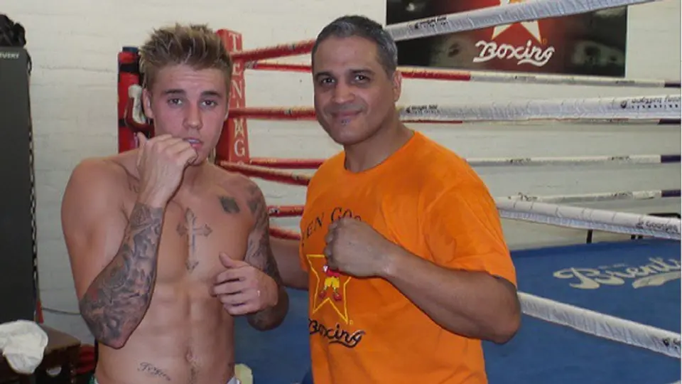 Justin Bieber entrena box con calzoncillo de México