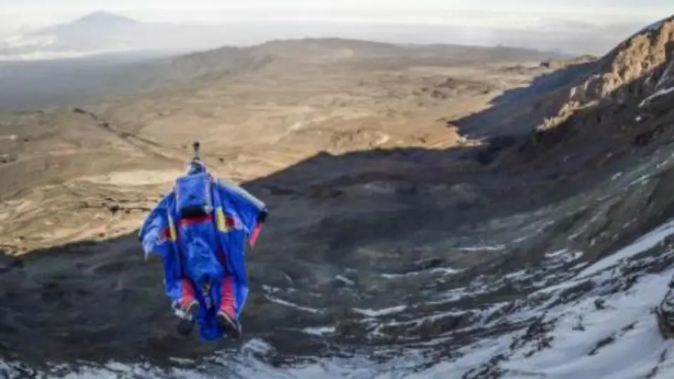 Ruso conquista el Kilimanjaro, la montaña más alta de África