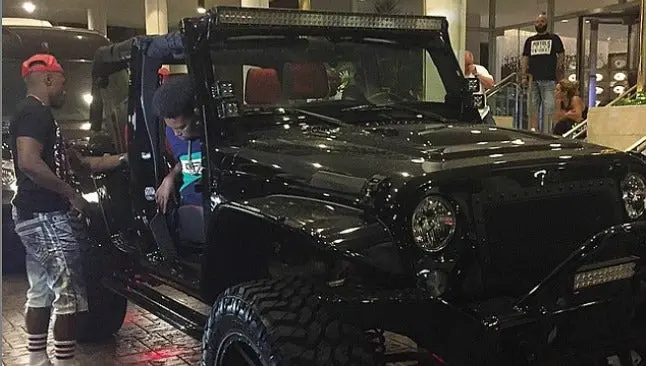 Mayweather gasta 100 mil dólares en 'transformar' camioneta