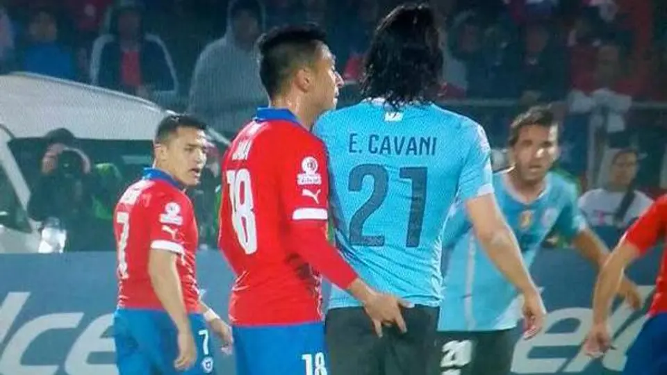 Toqueteo a Cavani motiva canción: 'SpiderJara'