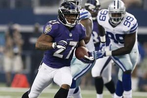 Cuervos ofrecen intercambio de jerseys de Rice por mercancía