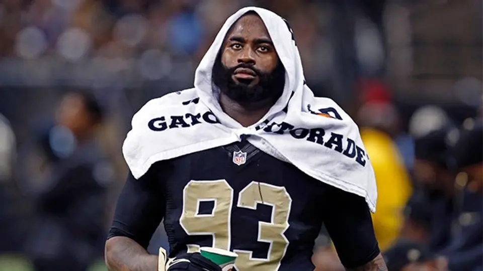 Santos manda a NFL video de su jugador golpeando a una mujer