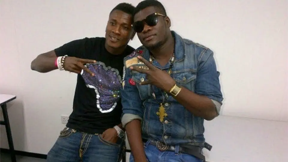 Asamoah Gyan, acusado de 'sacrificar' a un rapero
