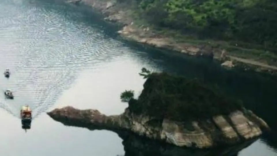 Isla en forma de tortuga sólo aparece en la primavera china
