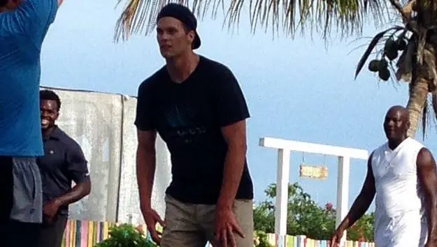 Tom Brady y Michael Jordan se unen para jugar basquetbol