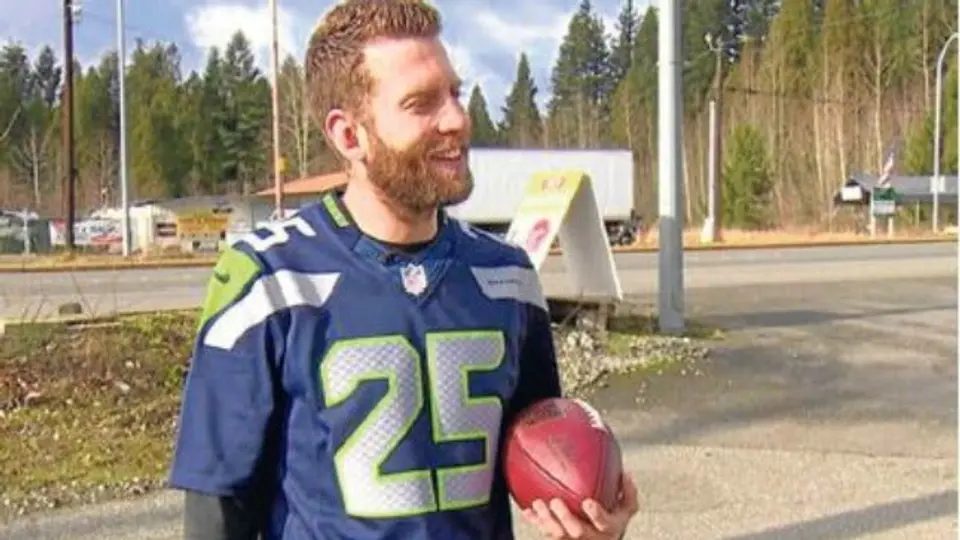 Fan cambia balón del título de Seattle por viaje al Super Bowl