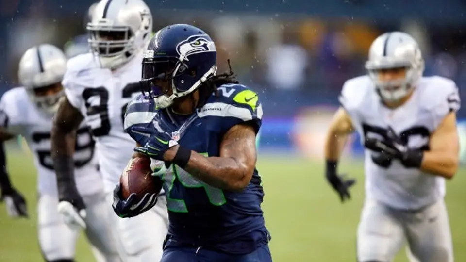 Seattle propina a Raiders su derrota 14 al hilo