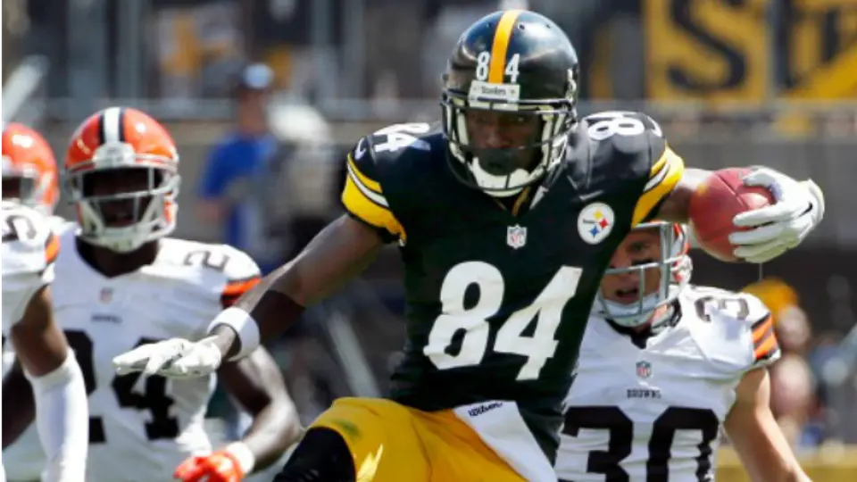 NFL sanciona a Antonio Brown por patada en casco
