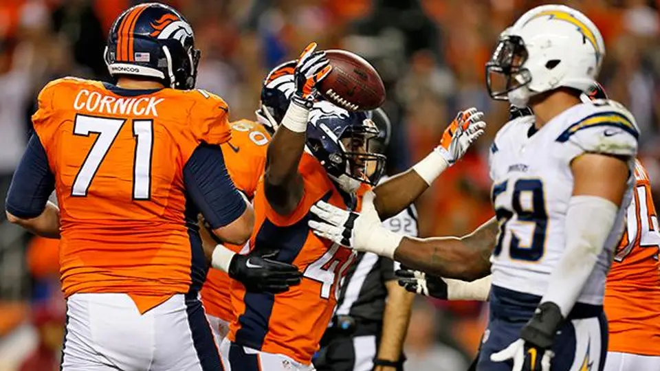 Broncos se mantiene invicto en casa