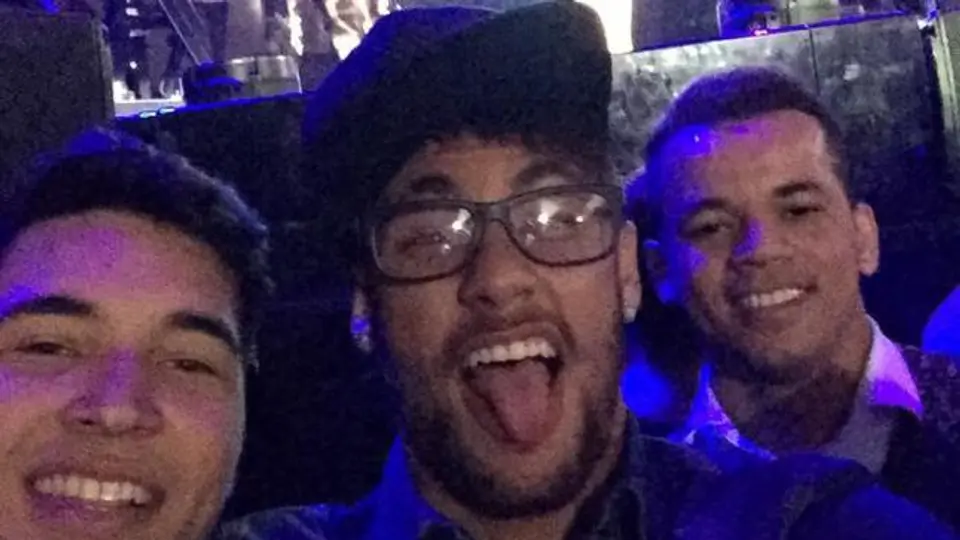 Neymar se divierte en concierto de Katy Perry