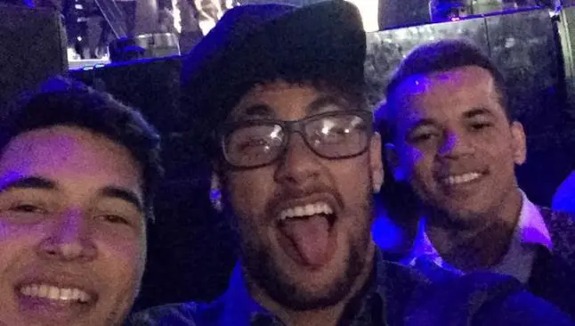 Neymar se divierte en concierto de Katy Perry