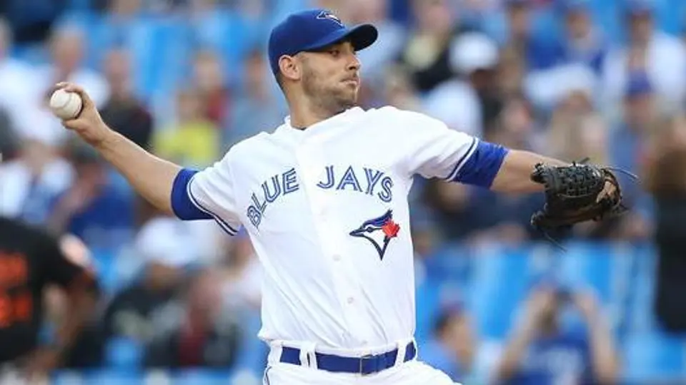 Marco Estrada, cerca del sin hit ni carrera