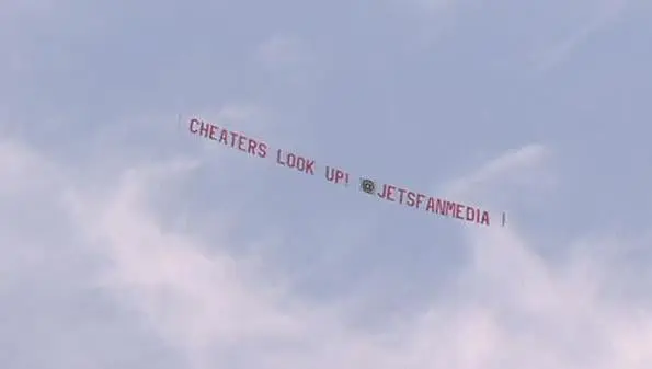 Aficionados de Jets se burlan de los Patriotas desde las alturas