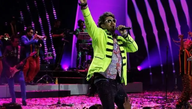Prohiben camisas de futbol para concierto de los Decadentes