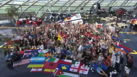 Mexicanos, a la Final del Mundial de aviones de papel