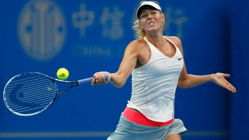 Sharapova cacha a fan y se lo tuitea