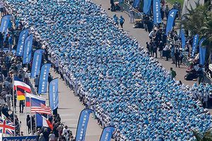 Jefe lleva a Francia a 6 mil 400 de sus empleados