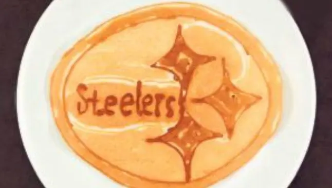 Chef crea hot cakes al más puro estilo NFL