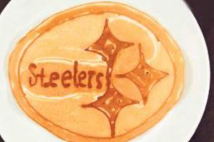 Chef crea hot cakes al más puro estilo NFL