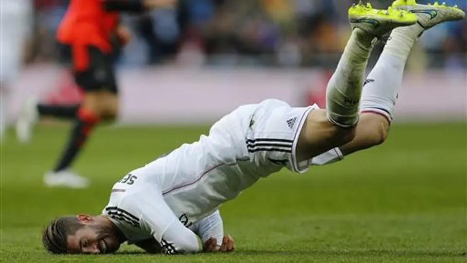 Sergio Ramos estará más de un mes de baja