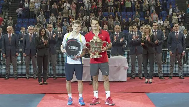 Federer gana en Basilea y se acerca a Djokovic