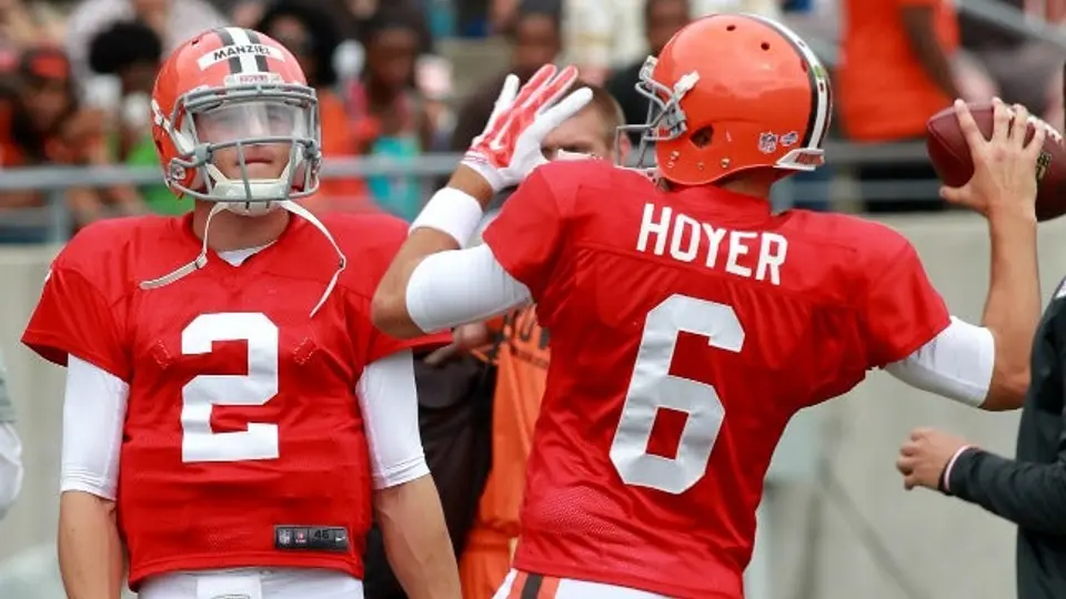 Hoyer le gana a titularidad a Manziel en Cleveland