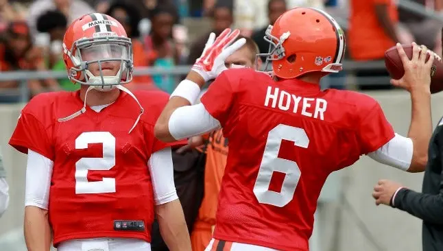 Hoyer le gana a titularidad a Manziel en Cleveland