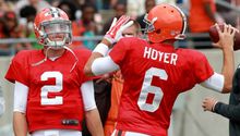 Hoyer le gana a titularidad a Manziel en Cleveland