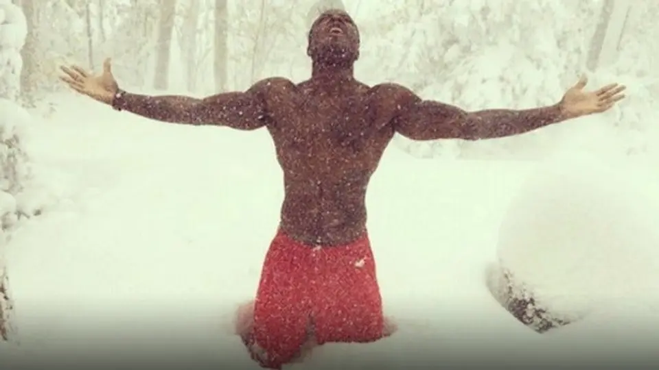 Jugadores de los Bills presumen nevada en Buffalo