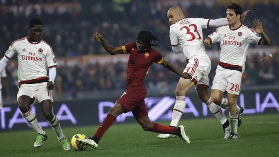 Gervinho anuncia su viaje de vacaciones y le roban su casa