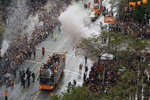 Aficionados inundan calles para celebrar título de San Francisco