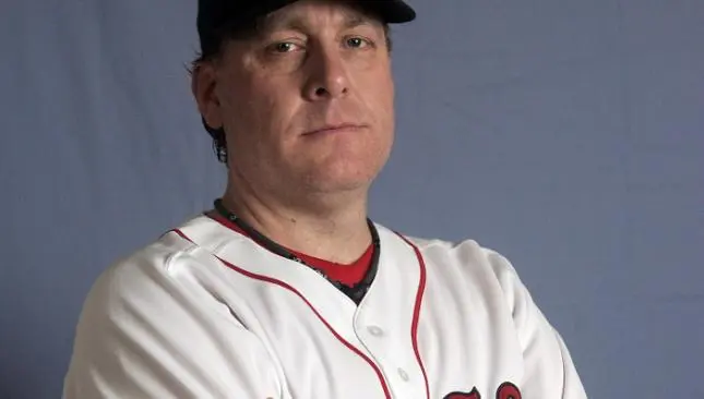 Ex pitcher sufre cáncer de boca por mascar tabaco
