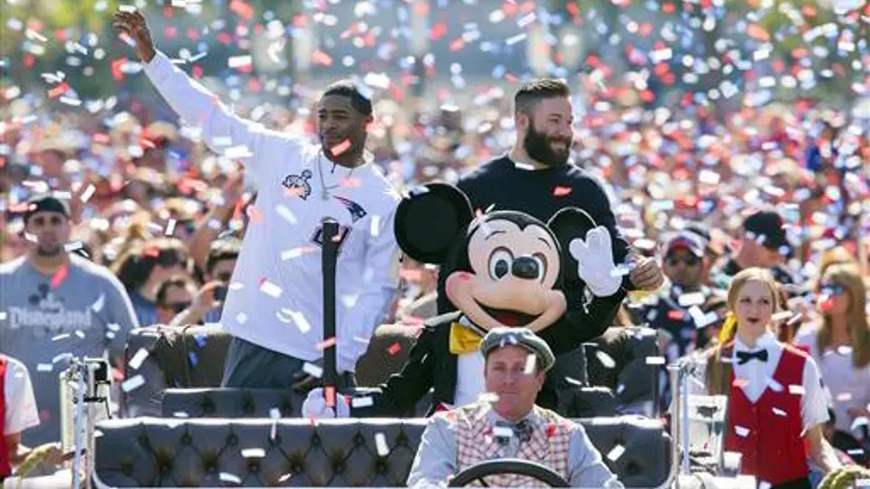 Edelman y Butler celebran victoria de Patriotas en Disneyland