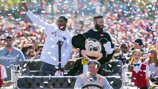 Edelman y Butler celebran victoria de Patriotas en Disneyland