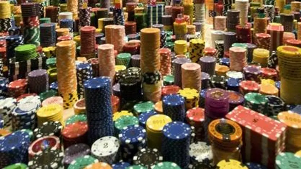 Asaltantes roban 180 mil pesos... en fichas de casino