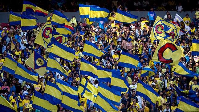 Fans del América le dan la bienvenida a Carlos Álvarez